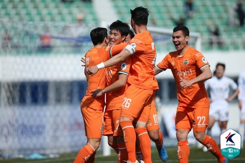 '김대우 데뷔골' 강원, 대구 3-0 격파…6경기 무패