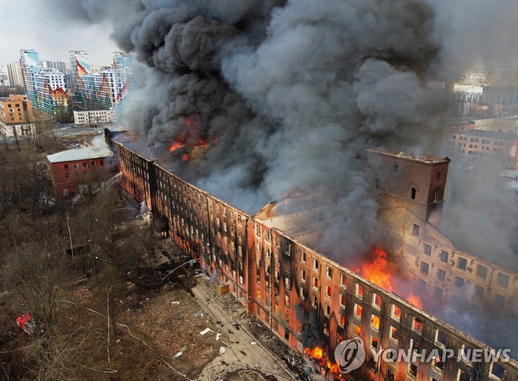 화염에 휩싸인 러시아 상트페테르부르크의 문화유산