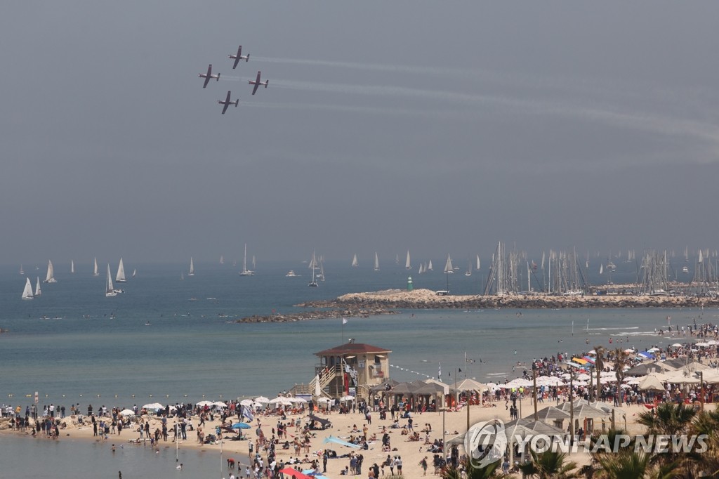 독립 73주년 축하 비행하는 이스라엘 공군기들