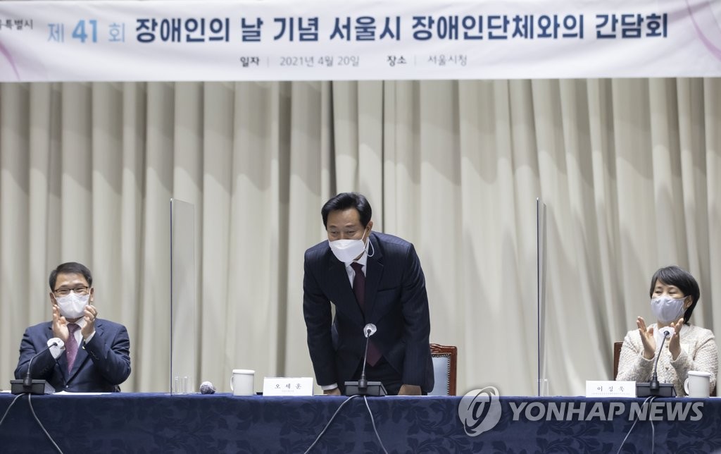 인사하는 오세훈 시장