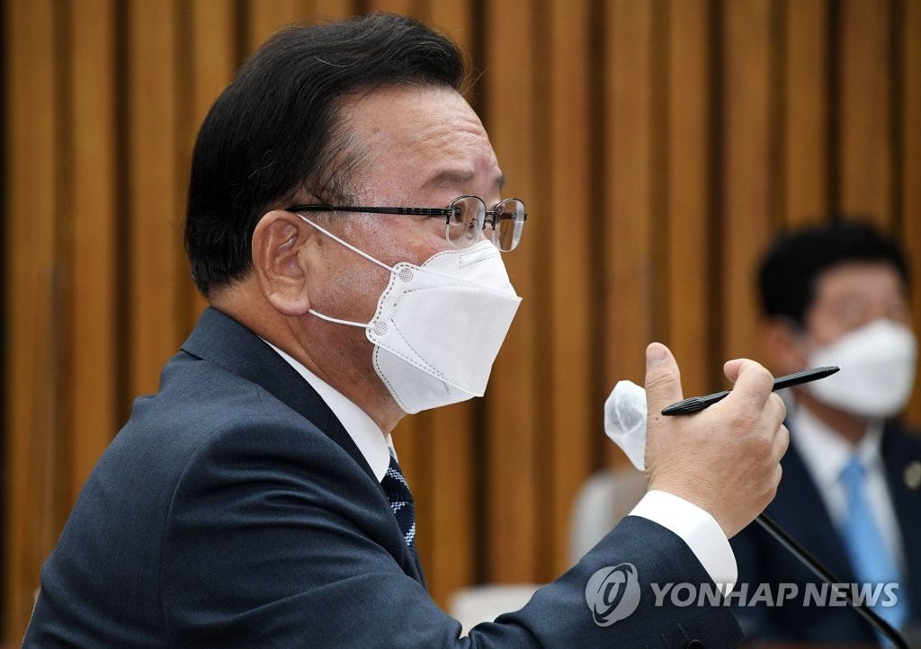 이틀째 검증받는 김부겸 국무총리 후보자