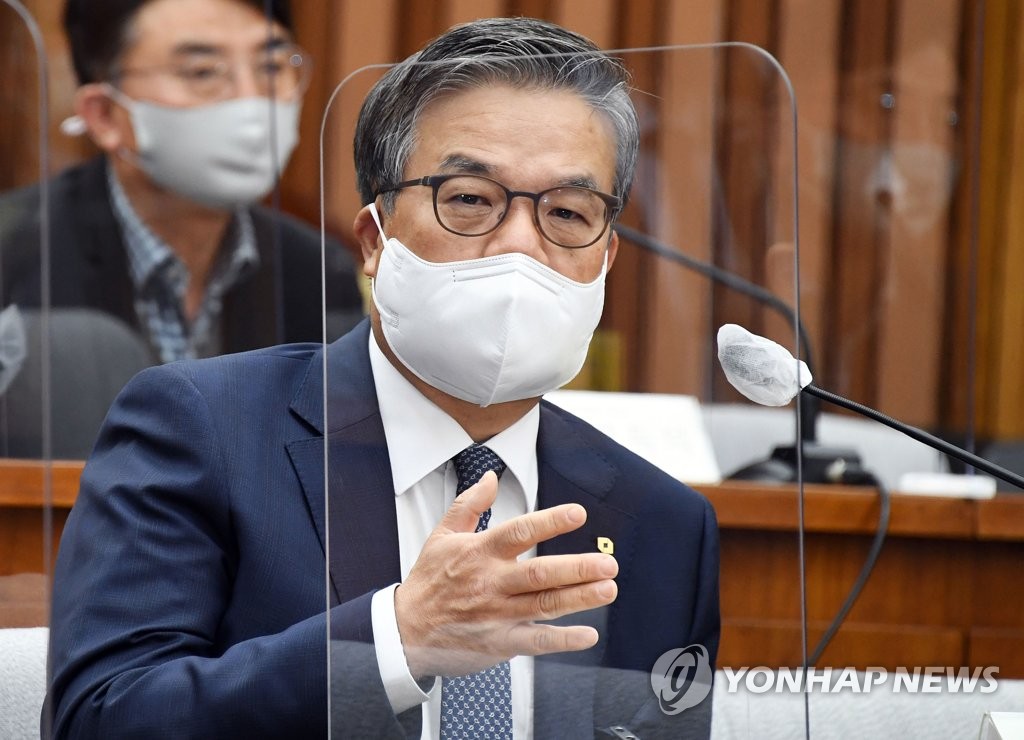 답변하는 오익근 대신증권 대표이사