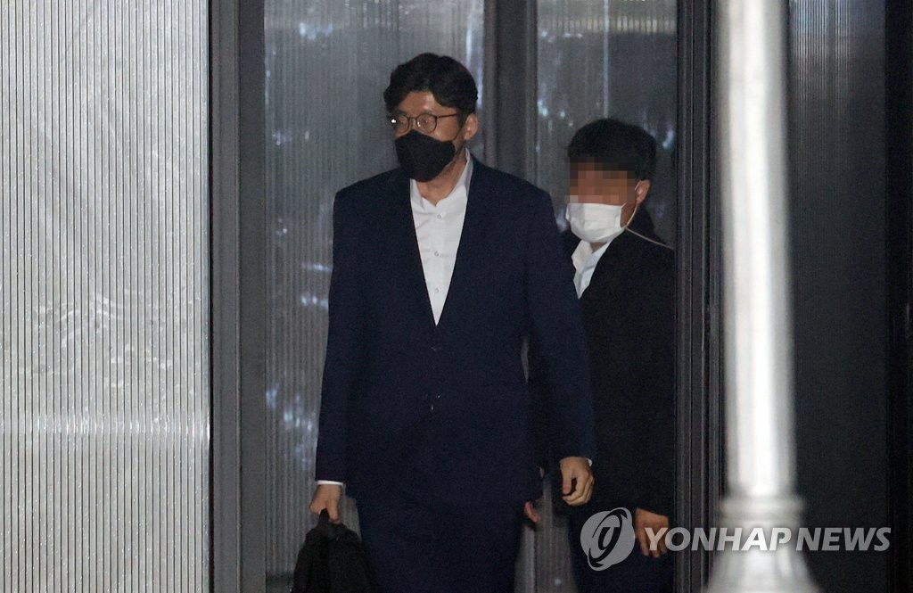 조사 마치고 공수처 나서는 이규원 검사