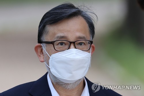 구치소에서 나오는 김학의 전 차관
