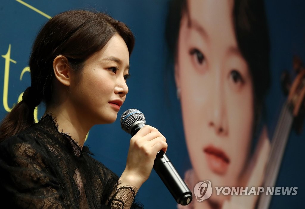 Violinist Kim Bomsori speaks at a press conference in Seoul on June 21, 2021. (Yonhap)