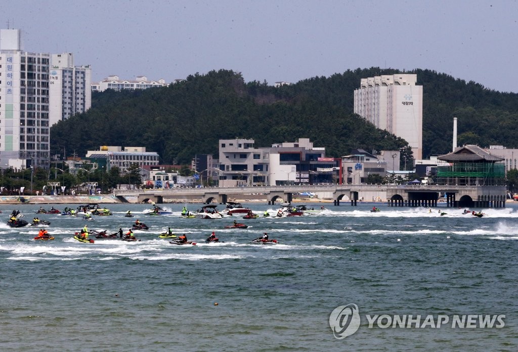 영일대해수욕장에 온 수상오토바이 동호인