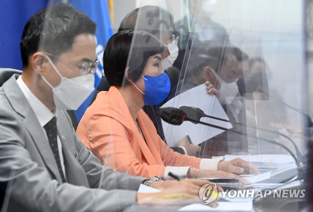 발언하는 전혜숙 코로나 백신ㆍ치료제 특별위원장