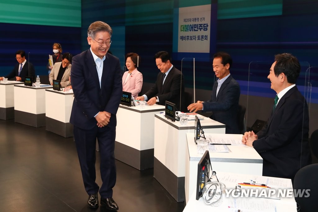 인사나누는 이재명