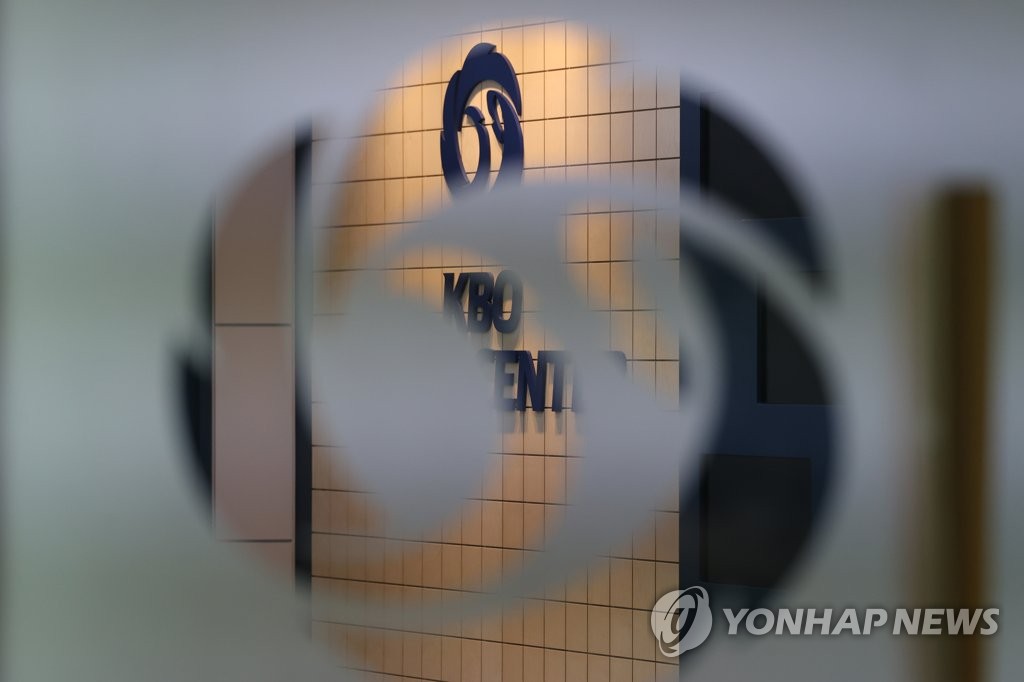 KBO, 코로나19 여파에 긴급 실행위 열어 '리그 중단 논의'