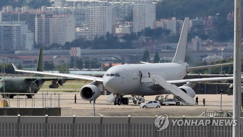 청해부대 이송작전 공군 수송기 이륙준비