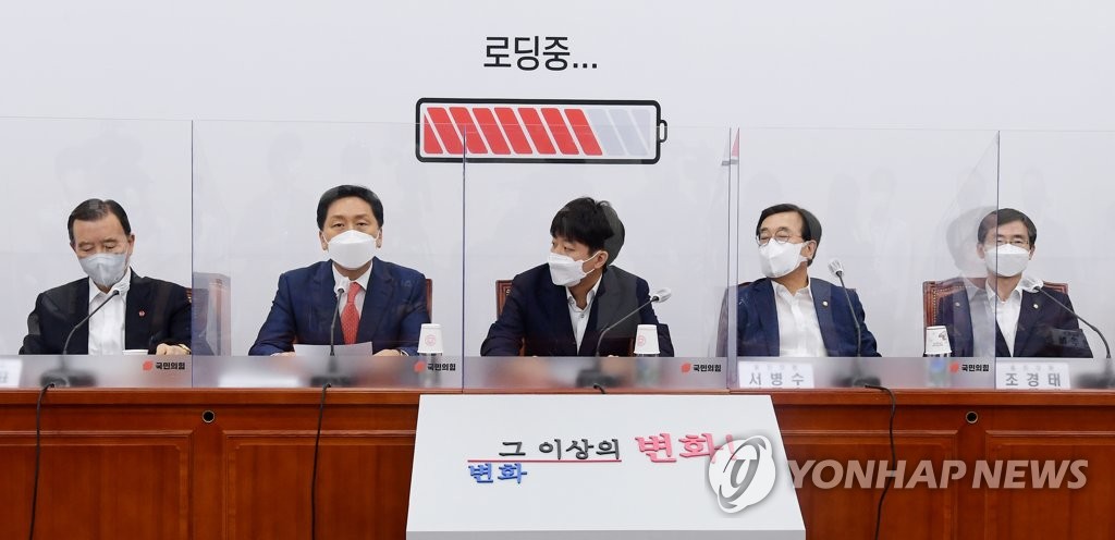 김기현 원내대표 발언 듣는 이준석 대표와 중진의원들