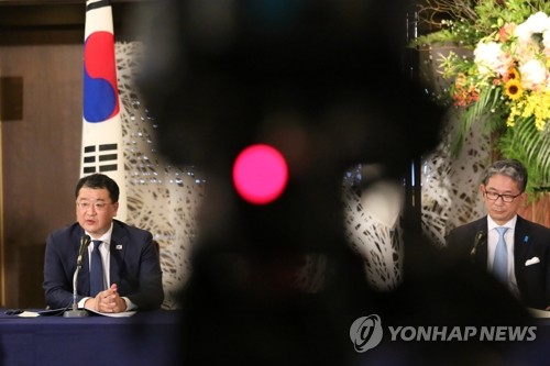 발언하는 최종건 차관