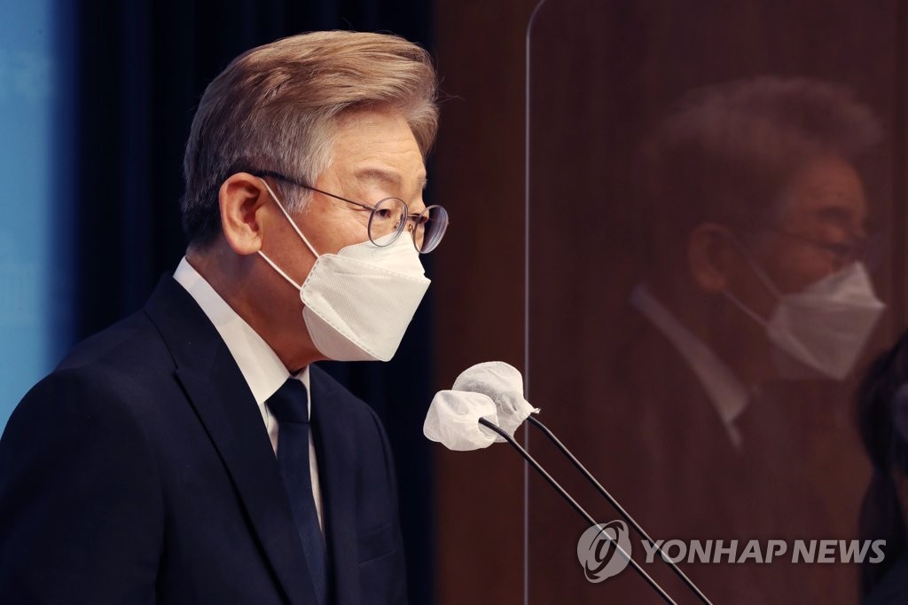 이재명, "청년 200만원, 그외 전국민 100만원 기본소득 지급"