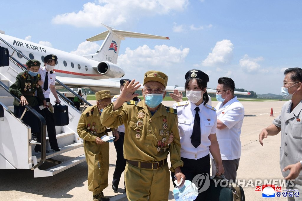 북한 전쟁노병들, 전국노병대회 참가차 평양도착