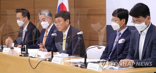 안도걸 2차관 '맞벌이·1인 가구 등 1인당 25만 원 지급'