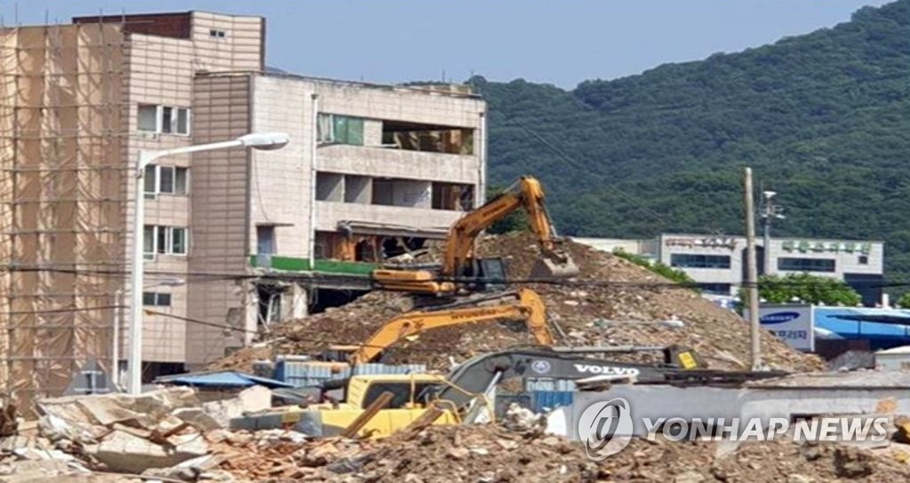 별관 철거해 성토제 쌓은 '붕괴참사 건물'