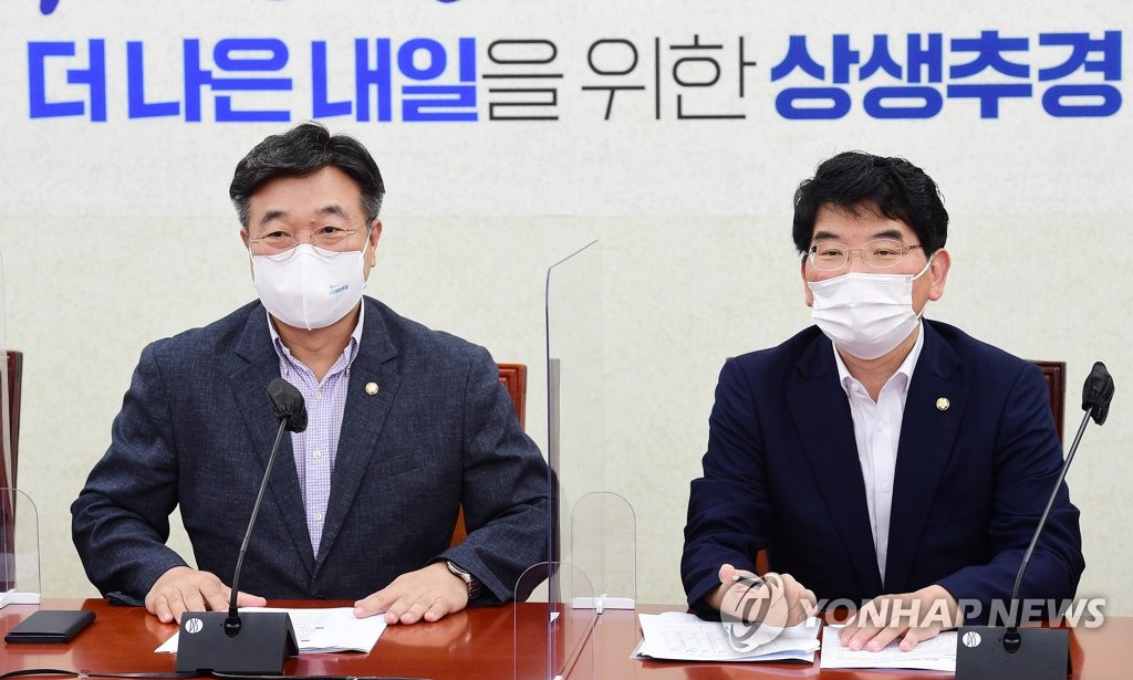 정책조정회의에서 발언하는 윤호중 원내대표
