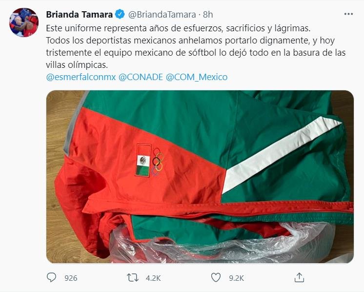 쓰레기통에 버려진 멕시코 대표팀 유니폼