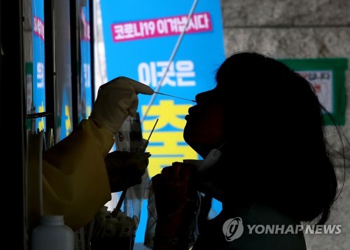 신규확진 4주째 네 자릿수
