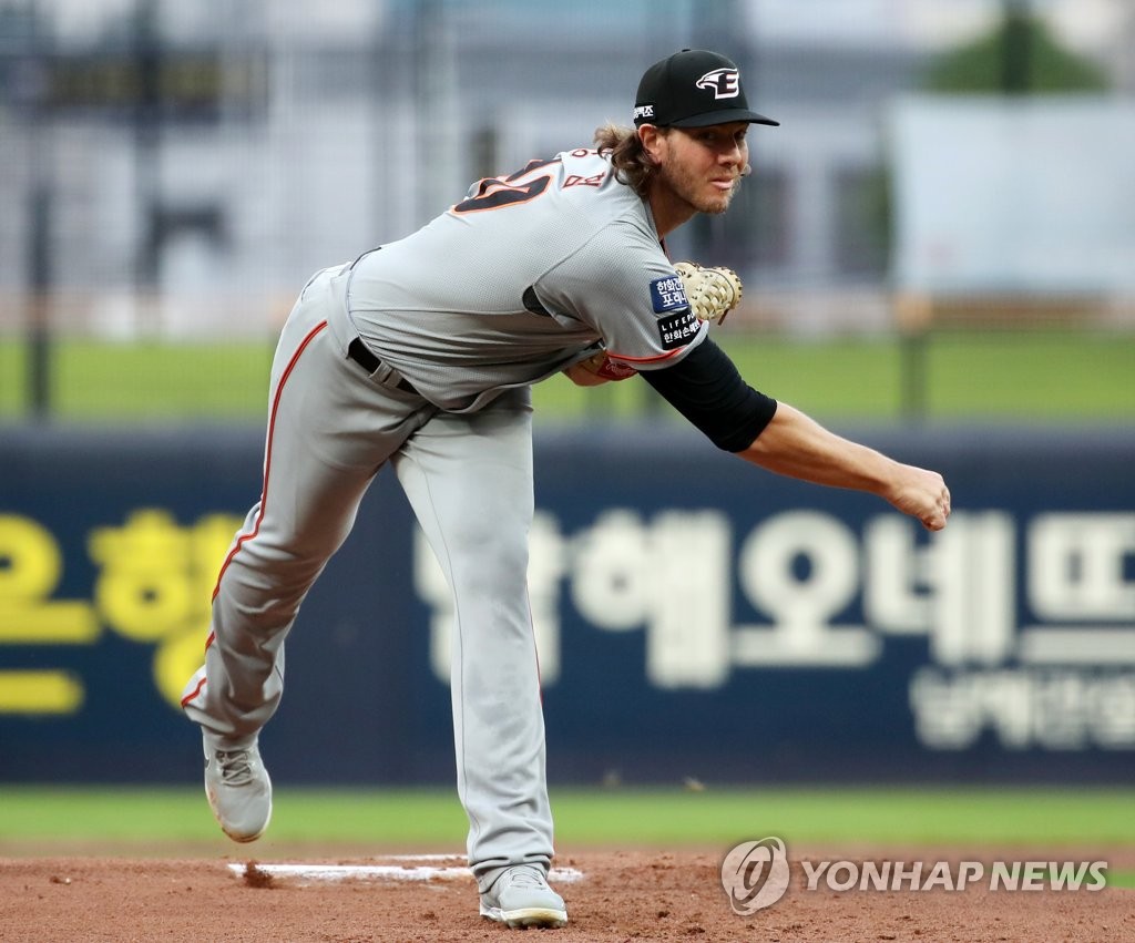 In this file photo from Aug. 11, 2021, Nick Kingham of the Hanwha Eagles pitches against the Kia Tigers in the bottom of the first inning of a Korea Baseball Organization regular season game at Gwangju-Kia Champions Field in Gwangju, some 330 kilometers south of Seoul. (Yonhap)