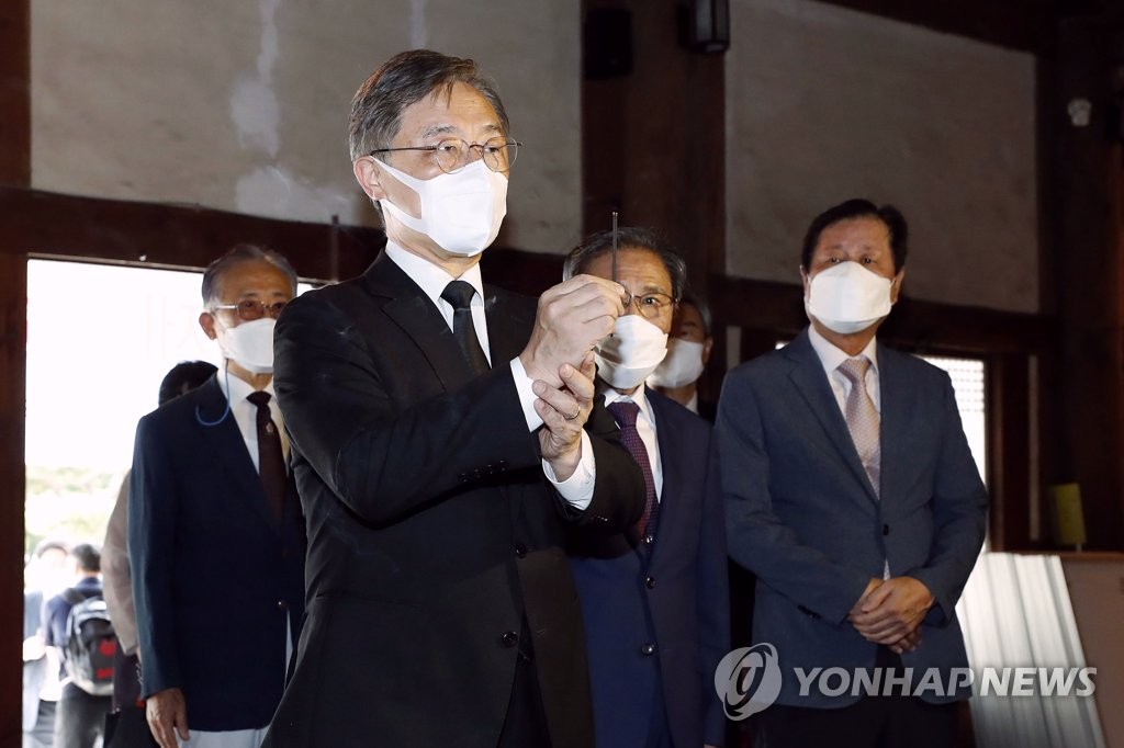독립관 참배 나선 국민의힘 최재형 대선 예비후보
