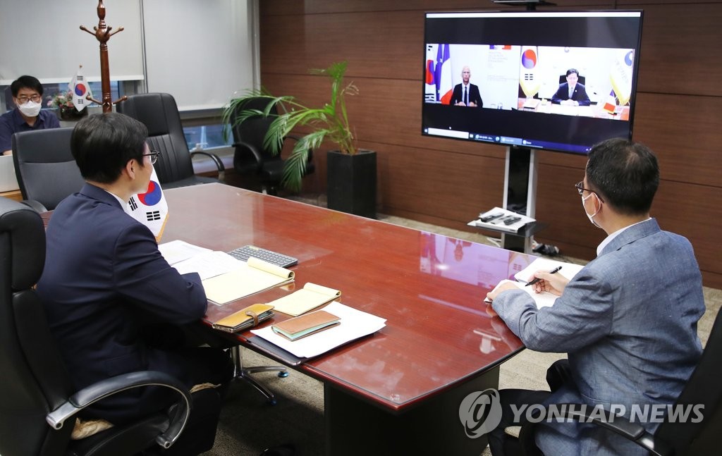 프랑스 통상장관과 화상 면담하는 여한구 산업통상자원부 통상교섭본부장