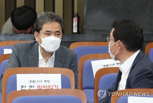 이야기 나누는 곽상도