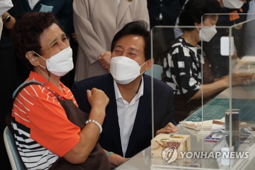 용산구청 치매안심센터 방문한 오세훈 서울시장