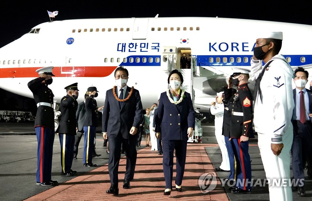 President Moon, first lady arrive in Hawaii President Moon, first lady arrive in Hawaii