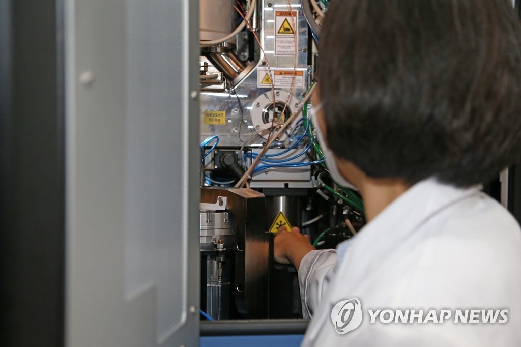 고해상도 전자현미경 내부