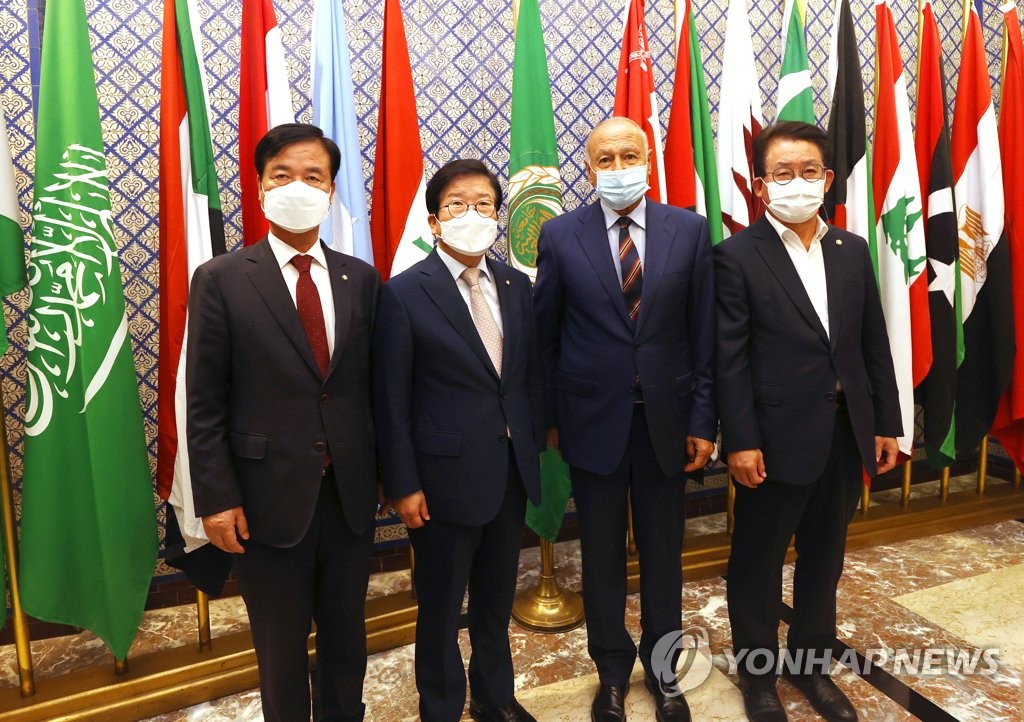 رئيس البرلمان الكوري الجنوبي يلتقي الأمين العام لجامعة الدول العربية رئيس البرلمان الكوري الجنوبي يلتقي الأمين العام لجامعة الدول العربية