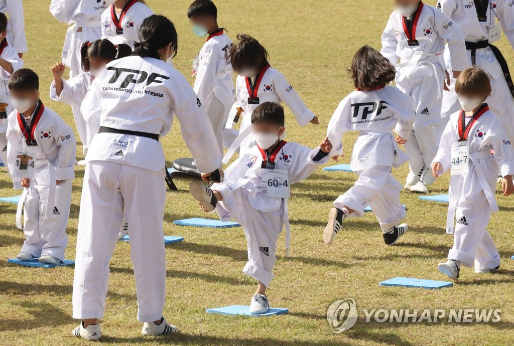 アフガン人の子ども達 元気にテコンドー アフガン人の子ども達 元気にテコンドー