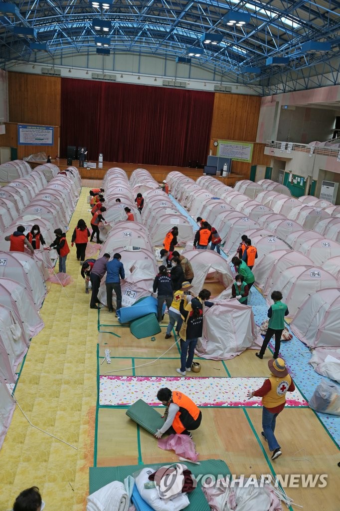 Removal of temporary shelter for quake-hit Pohang residents Removal of temporary shelter for quake-hit Pohang residents