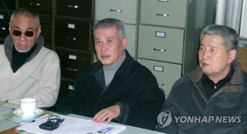 임권택 감독, 정일성 촬영감독과 나란히 앉은 이태원 태흥영화사 설립자