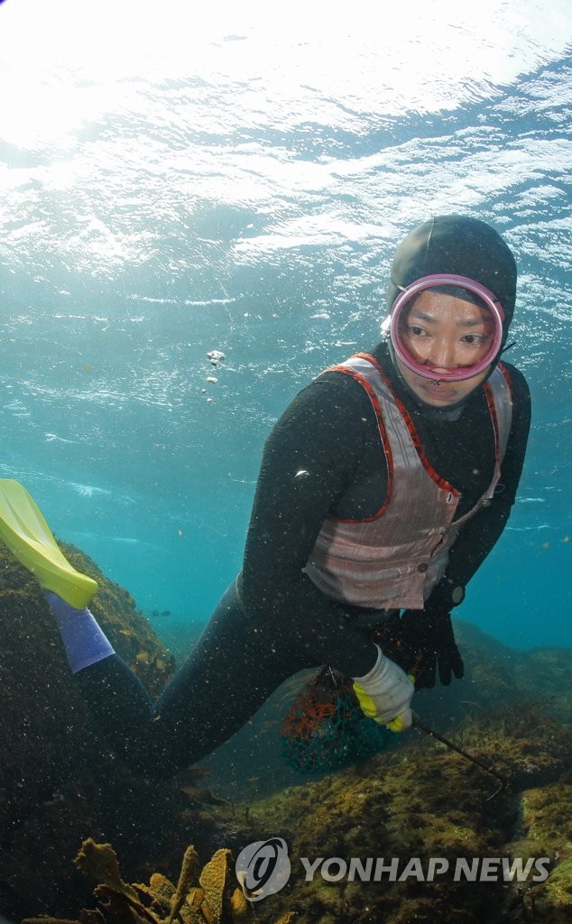 Female diver Female diver