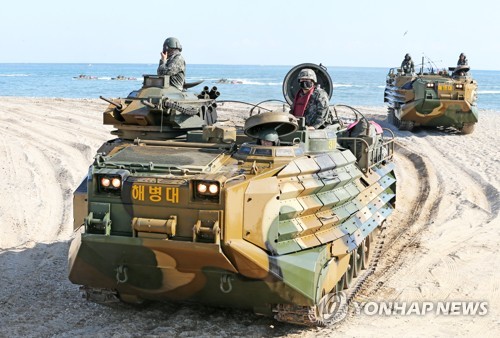 해병대 상륙돌격장갑차 위용