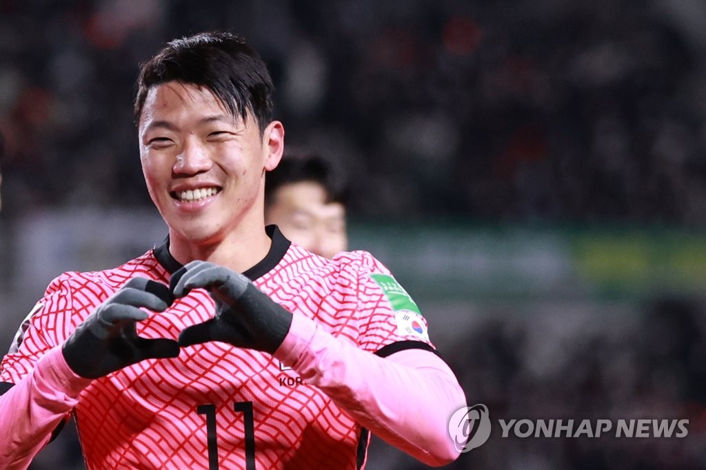 Hwang Hee-chan of South Korea celebrates his goal against the United Arab Emirates during the teams' Group A match in the final Asian qualifying round for the 2022 FIFA World Cup at Goyang Stadium in Goyang, Gyeonggi Province, on Nov. 11, 2021. (Yonhap)