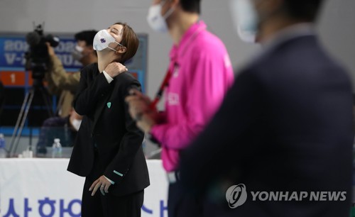 잠시 눈감은 김사니 감독대행
