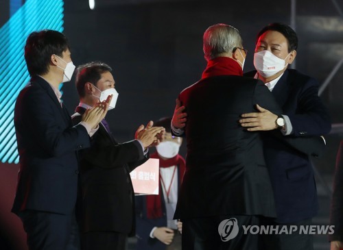 김종인과 포옹하는 윤석열