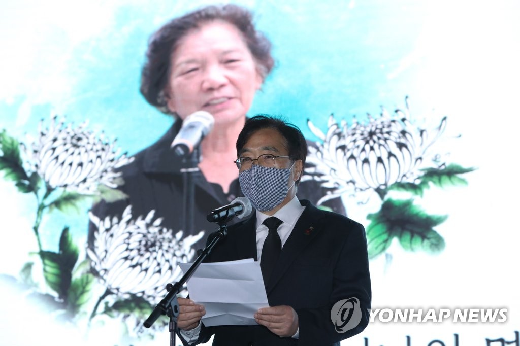 배은심 여사 추도하는 우원식