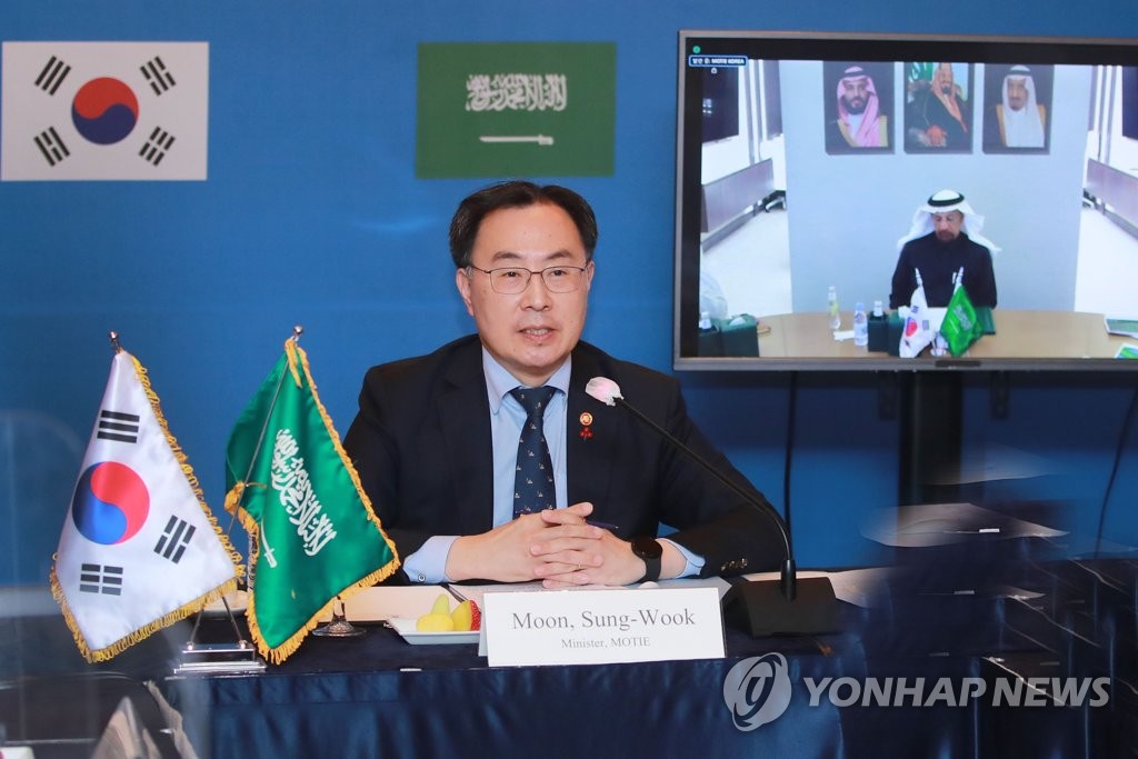 South Korean Minister of Trade, Industry and Energy Moon Sung-wook speaks during a virtual meeting with Khalid A. Al-Falih, Saudi Arabia's minister of Investment, held at Lotte Hotel in central Seoul on Jan. 13, 2022, in this photo provided by the trade ministry. (PHOTO NOT FOR SALE) (Yonhap)