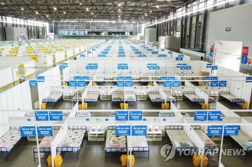 코로나 봉쇄령 속 대규모 격리시설 짓는 中 상하이