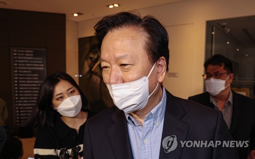 사무실로 향하는 정호영 후보자