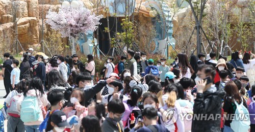 활기 찾은 놀이동산