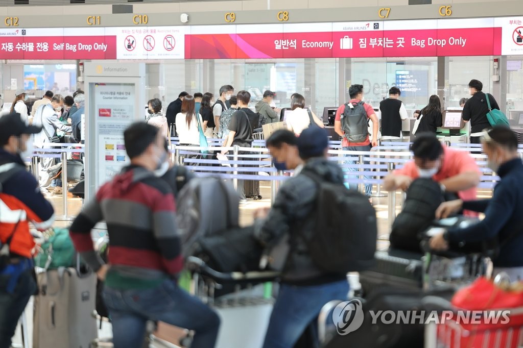 완화되는 방역·늘어나는 국제선…항공사, 운항 확대 '시동'