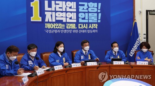 발언하는 윤호중 상임선대위원장