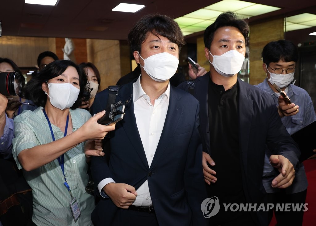 당대표실 향하는 이준석 대표