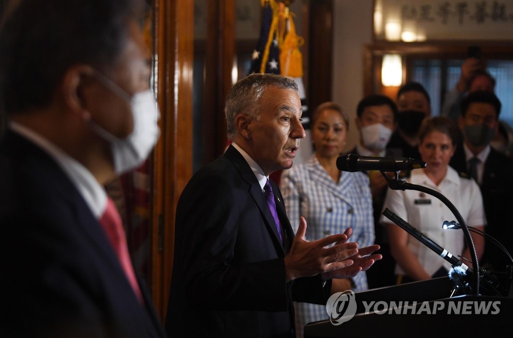 Philip Goldberg (C), the new U.S. ambassador to South Korea, speaks during a reception marking the U.S. Independence Day at his residence in central Seoul on July 13, 2022. (Pool photo) (Yonhap)