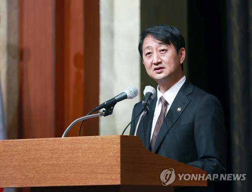 축사하는 안덕근 본부장