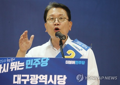 투표 전 연설하는 강민구 후보